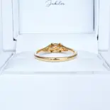 Pierścionek zaręczynowy z żółtym diamentem Fancy Vivid Yellow